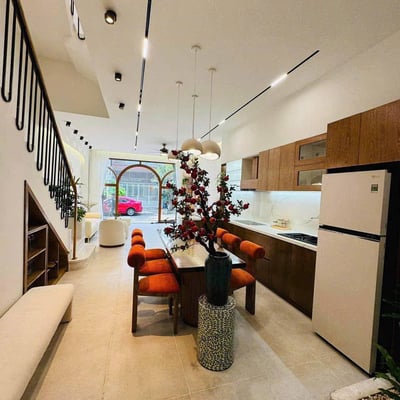 Miete eines 3-stöckigen Hauses in Strandnähe im Stadtteil Hoa Minh, Da Nang, Vietnam